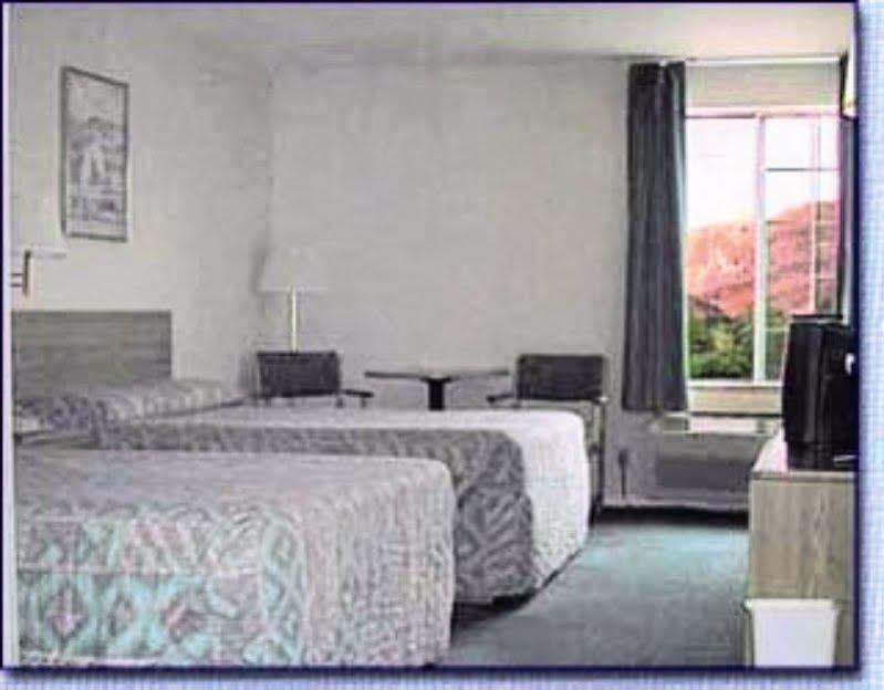 Moab Gateway Inn At Arches Nat'L Park Buitenkant foto